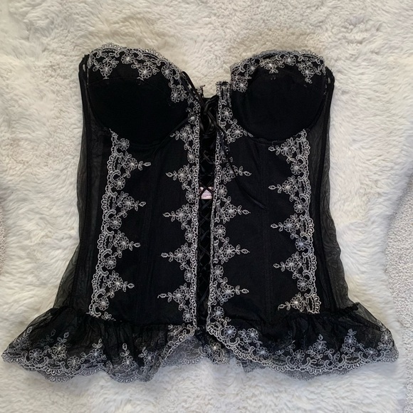 Beautiful Lingerie Corset Top - Picture 2 of 4